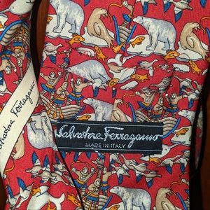 Ferragamo Men's Tie. 100% Silk. Made in Italy.